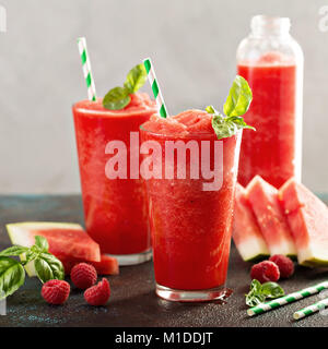 Erfrischende kalte Sommer trinken Wassermelone slushie Stockfoto