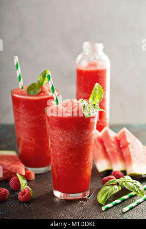 Erfrischende kalte Sommer trinken Wassermelone slushie Stockfoto