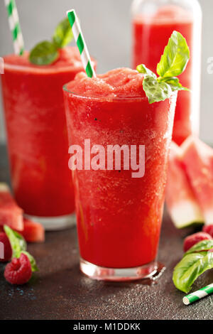 Erfrischende kalte Sommer trinken Wassermelone slushie Stockfoto