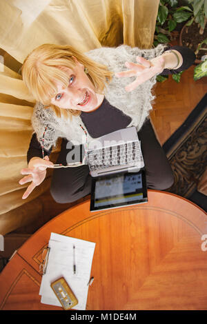Überraschung für eine ältere Dame Stockfoto