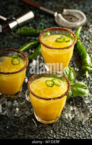 Würzige Mango margaritas mit hot pepper Stockfoto