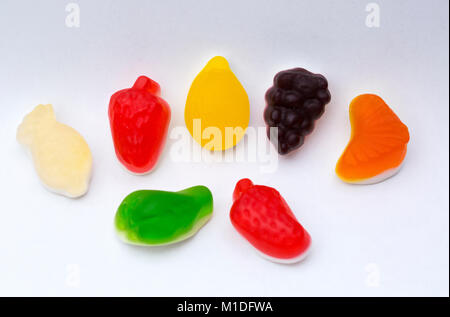 Mit Fruchtgeschmack und geformte Gummibärchen Süßigkeiten. Stockfoto