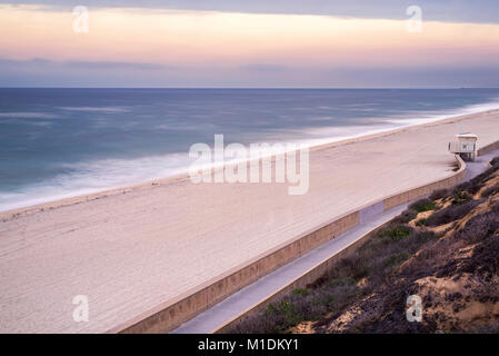 Wintermorgen Küsten Szene von oben South Carlsbad State Beach, Carlsbad, Kalifornien, USA. Stockfoto