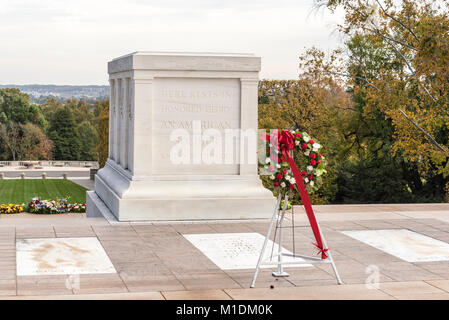 Grabmal des Unbekannten Soldaten auf dem Arlington National Friedhof am Stadtrand von Washington DC, die Hauptstadt der USA Stockfoto