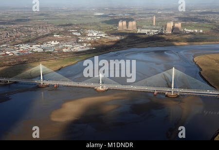 Luftbild der Neuen Runcorn Mersey Gateway Bridge, Chehsire, Großbritannien Stockfoto