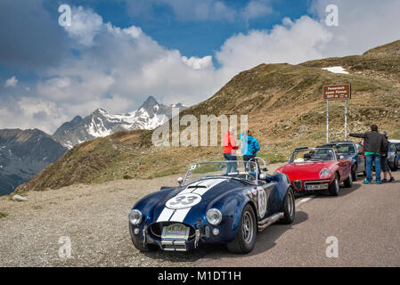 AC Cobra aka Shelby Cobra, einer anglo-amerikanischen Sportwagen, Classic 2-Tür roadster, Passo Pennes (penserjoch), Sarntaler Alpen, Südtirol, Italien Stockfoto