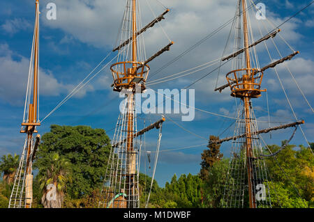 Isla Magica (Magic Island) Theme Park, die Höhle der Piraten - die Fregatte, Sevilla, Andalusien, Spanien, Europa Stockfoto