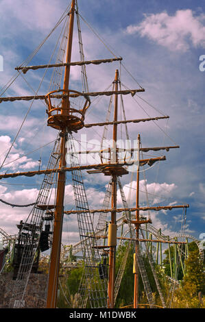 Isla Magica (Magic Island) Theme Park, die Höhle der Piraten - die Fregatte, Sevilla, Andalusien, Spanien, Europa Stockfoto