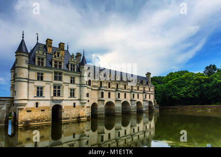 Blick auf das Chateau de Chenonceau und Fluss Stockfoto