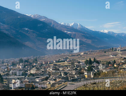 Sondrio ist eine italienische Gemeinde im Herzen der Wein produzierenden Valtellina region Stockfoto