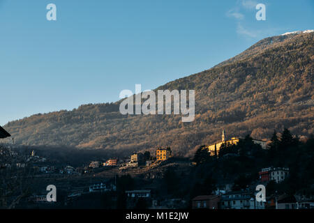 Weinberge Sondrio eine italienische Gemeinde im Herzen der Wein produzierenden Valtellina Region - Bevölkerung 20.000 Stockfoto