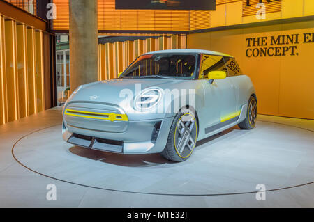 FRANKFURT, Deutschland - 17.September 2017: Mini Electric Concept Car in Frankfurt Motor Show, Ansicht von links Stockfoto