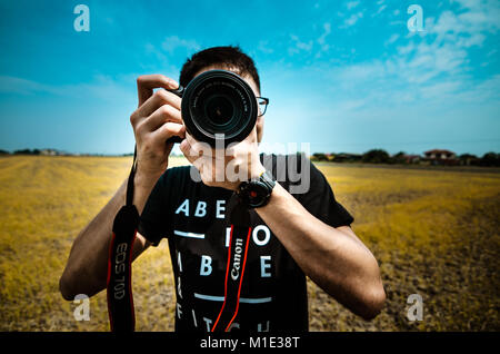 Asiatische männlichen Fotografen, Foto. Stockfoto