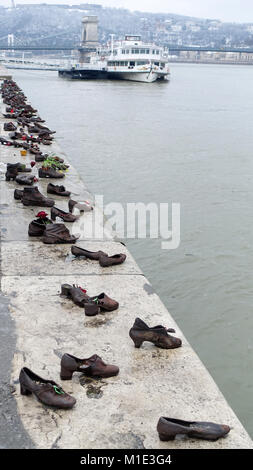 Schuhe auf dem Donau-Denkmal, Budapest, Ungarn Stockfoto