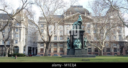 Statue von Ferencz Deák in Szechenyi Istvan ter, Budapest, Ungarn Stockfoto