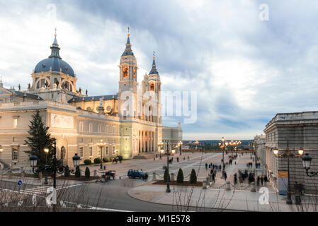 Catedral de Santa María la Real de la Almudena. Almudena Kathedrale im Zentrum von Madrid, Hauptstadt von Spanien Stockfoto