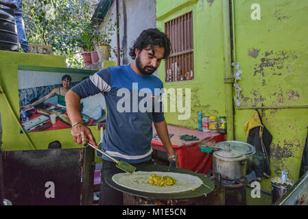 Die berühmten Masala Dosa in Udaipur, Rajasthan, Indien Stockfoto