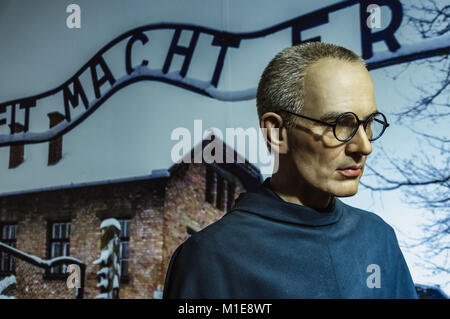 Wax Statue des hl. Maximilian Maria Kolbe an der Krakauer Wax Museum - Krakau, Polen. Stockfoto