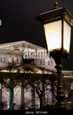 Gebäude des Bolschoi Theater am Abend, Beleuchtung in der Nacht in der Stadt Stockfoto