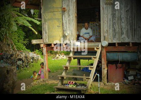 Eine lokale Musselin Familie in Koh Yao Yai, einem thailändischen Insel in der Andamanensee. 20-Jan-2018 Stockfoto