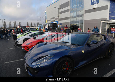 Cardiff City Stadium, Cardiff City v Manchester City 4 rd der Emirate FA Cup. Cardiff Vorstandsmitglieder super Autos im Bild außerhalb des Stadions Stockfoto