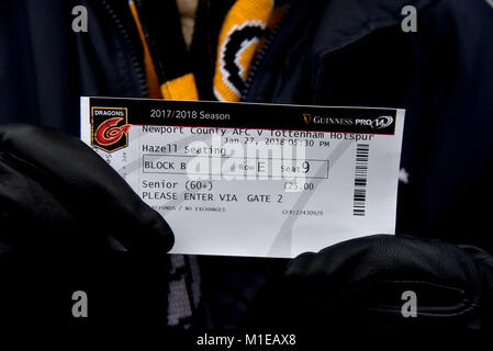 Newport County v Tottenham Hotspur in der vierten Runde der Emirate FA Cup in Rodney Parade, Newport, South Wales. Ticket, Boden und Programm. Stockfoto