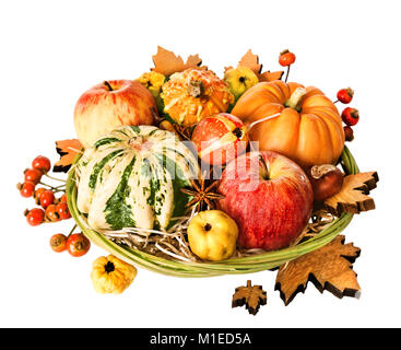 Komposition mit Herbstlaub, Kürbisse und Beeren. Happy Thanksgiving! Stockfoto
