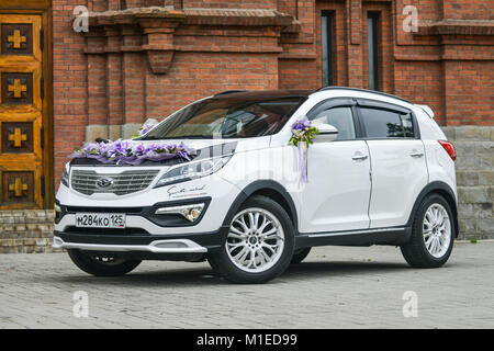 Wladiwostok, Russland, 16. Juli 2016 Kia Sportage weiß ist auf der Straße in der Nähe des Hauses in Wladiwostok am 16. Juli 2016 Stockfoto