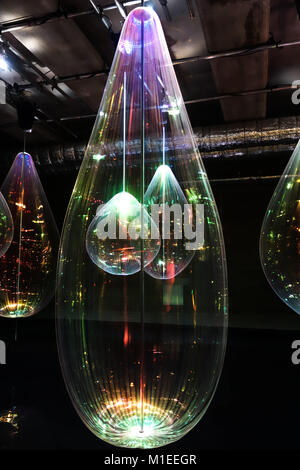 LONDON, UK-22 Jan 2018: Reflektierende Holoons durch Michiel Martens & Jetske Visser ist auf Öffentliche Anzeige an der Canary Wharf Winter Lights Festival 2018. Stockfoto