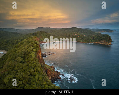 Ocean Bay Sonnenuntergang Luftbild Drohne anzeigen. Nicaragua reisen Landschaft Stockfoto