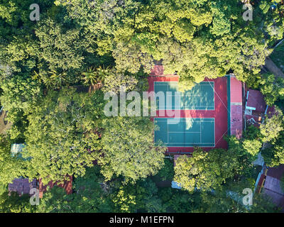 Tennisplätze im Green Park Aerial drone oben anzeigen Stockfoto