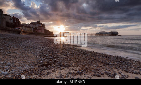 Cromer Pier bei Sonnenuntergang, auf North Norfolk Coast. Stockfoto