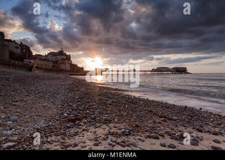 Cromer Pier bei Sonnenuntergang, auf North Norfolk Coast. Stockfoto