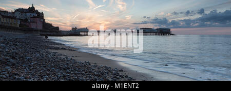 Cromer Pier bei Sonnenuntergang, auf North Norfolk Coast. Stockfoto