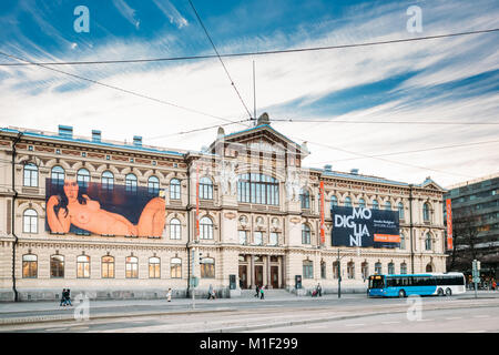 Helsinki, Finnland - 10 Dezember, 2016: Blick auf Kunstmuseum Ateneum im Winter sonniger Tag. Eine der drei Museen bilden der Finnischen Nationalgalerie. Stockfoto