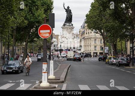 Blick auf den Marianne Statue am Place de la Republique in Paris, Frankreich Stockfoto