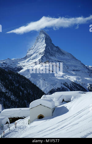 Alpine Village Findeln unter Sunnegga, Zermatt mit Matterhorn, Winter, Walliser Alpen, Schweiz Stockfoto