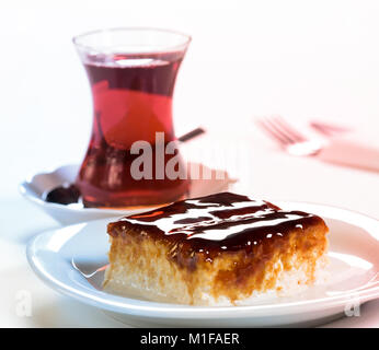 Türkische traditionelle Trilece Karamell Milchprodukte Nachtisch Kuchen Stockfoto