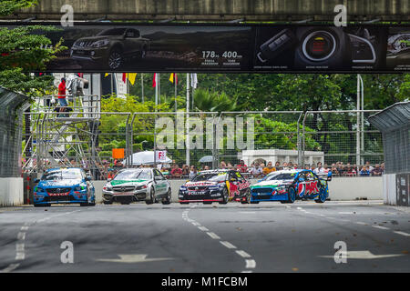 Kuala Lumpur - 8. August: Der erste KL City Grand Prix am 7. August 2015, Kuala Lumpur, Malaysia. Das Rennen führte entlang der bekanntesten Straßen der Capi Stockfoto