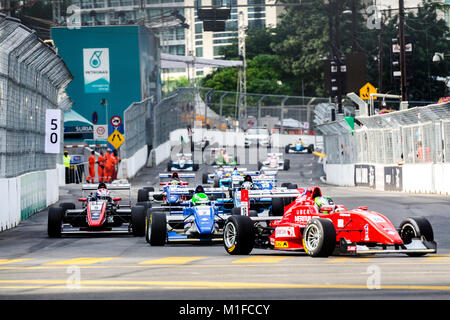 Kuala Lumpur - 9. August: Der erste KL City Grand Prix am 7. August 2015, Kuala Lumpur, Malaysia. Das Rennen führte entlang der bekanntesten Straßen der Capi Stockfoto