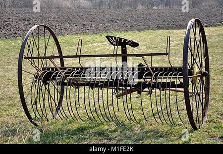 Alten landwirtschaftlichen Geräten Stockfoto, Bild 157614021 Alamy