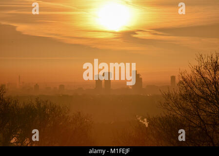 Alexandra Palace, London, Großbritannien. 30 Jan, 2018. UK Wetter. Sonnenaufgang über London von Alexandra Palace. Quelle: Matthew Chattle/Alamy leben Nachrichten Stockfoto