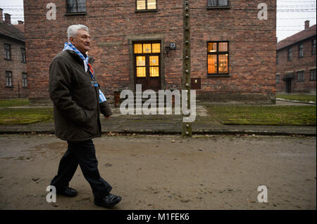 Oswiecim, Polen. 27 Jan, 2018. Überlebende des Holocaust an den 73. Jahrestag der Befreiung des KZ Auschwitz-Birkenau in Oswiecim. Januar 2018 wird der 73. Jahrestag der Befreiung der Konzentrationslager, überlebenden und der Opfer, die während des Zweiten Weltkrieges erlitten die Camps kommen zu gedenken und den Tod zu betrauern. Credit: Omar Marques/SOPA/ZUMA Draht/Alamy leben Nachrichten Stockfoto