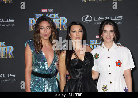 Chloe Bennett, Ming-Na Wen, Elizabeth Henstridge 01/29/2018 Die Weltpremiere von 'Black Panther' auf der Dolby Theatre in Los Angeles, CA Foto von Izumi Hasegawa/HollywoodNewsWire. Zusammenarbeit Stockfoto