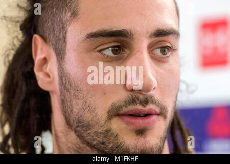 Cardiff, Wales, UK. 30. Januar, 2018. Josh Navidi von Wales Sprechen während der Welsh Rugby Union Interviews in den Medien an der Vale Hotel und Resort Hensol, Cardiff Wales heute vor Sechs fixture Nationen mit Schottland am Wochenende. Credit: Phil Rees/Alamy leben Nachrichten Stockfoto