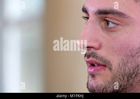 Cardiff, Wales, UK. 30. Januar, 2018. Josh Navidi von Wales Sprechen während der Welsh Rugby Union Interviews in den Medien an der Vale Hotel und Resort Hensol, Cardiff Wales heute vor Sechs fixture Nationen mit Schottland am Wochenende. Credit: Phil Rees/Alamy leben Nachrichten Stockfoto