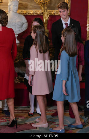 Die Prinzessin von Asturien Leonor de Borbón und Schwester Sofia de Borbón während der Einführung der Kette des "Goldenen Vlies/Toison de Oro" am 30 Dienstag, Januar 2018. Stockfoto