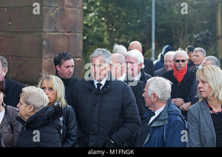 Warrington, Liverpool, Großbritannien. 30 Jan, 2018. Ex Liverpool Spieler nehmen an der Beerdigung des ehemaligen FC Liverpool Torwart Tommy Lawrence, bei St. Elphin die Pfarrkirche, die Kirche St, Warrington. Credit: ken Biggs/Alamy leben Nachrichten Stockfoto