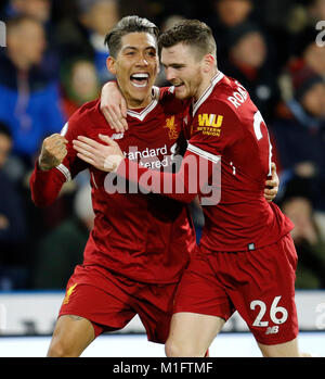 Huddersfield, Großbritannien. 30. Januar, 2018. Roberto Firmino & Andrew Robertson feiern Ziel Premier League, Huddersfield Town FC v Liverpool FC 30/01/2018 streng redaktionelle Verwendung. Wenn der Spieler/Spieler in diesem Bild dargestellt ist/Spielen für einen englischen Club oder das England National Team. Dann ist dieses Bild darf nur für redaktionelle Zwecke verwendet werden. Keine kommerzielle Nutzung. Folgende Verwendungen sind auch dann eingeschränkt, wenn in einem redaktionellen Kontext: Credit: Allstar Bildarchiv/Alamy leben Nachrichten Stockfoto