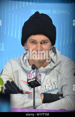 St. Paul, Minnesota, USA. 29 Jan, 2018. TOM BRADY von den New England Patriots gibt ein Interview auf der offiziellen Superbowl lll Pressekonferenz in der Xcel Arena. Die New England Patriots und die Philadelphia Eagles und ihre Trainer sprach mit über 3.000 Medien Personal aus der ganzen Welt in der Xcel Arena. Credit: Sean Smuda/ZUMA Draht/Alamy leben Nachrichten Stockfoto